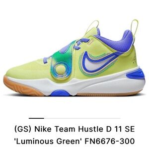 NEW never worn NIKE TEAM HUSTLE D 11 SE size 13.5 kids athletic shoe